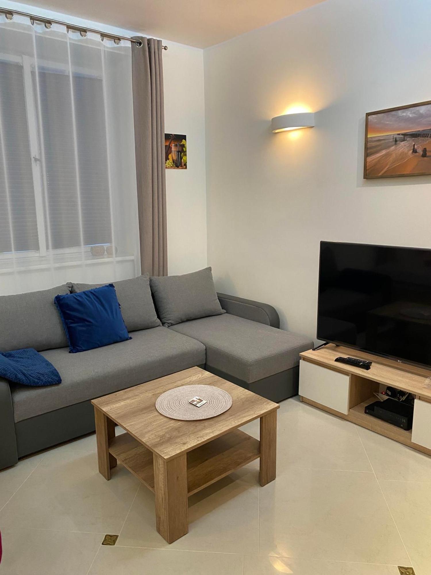 Golden Gate Apartment กดัญสก์ ภายนอก รูปภาพ
